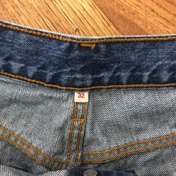 Levi’s Cutoff Shorts - Picture 4 of 7